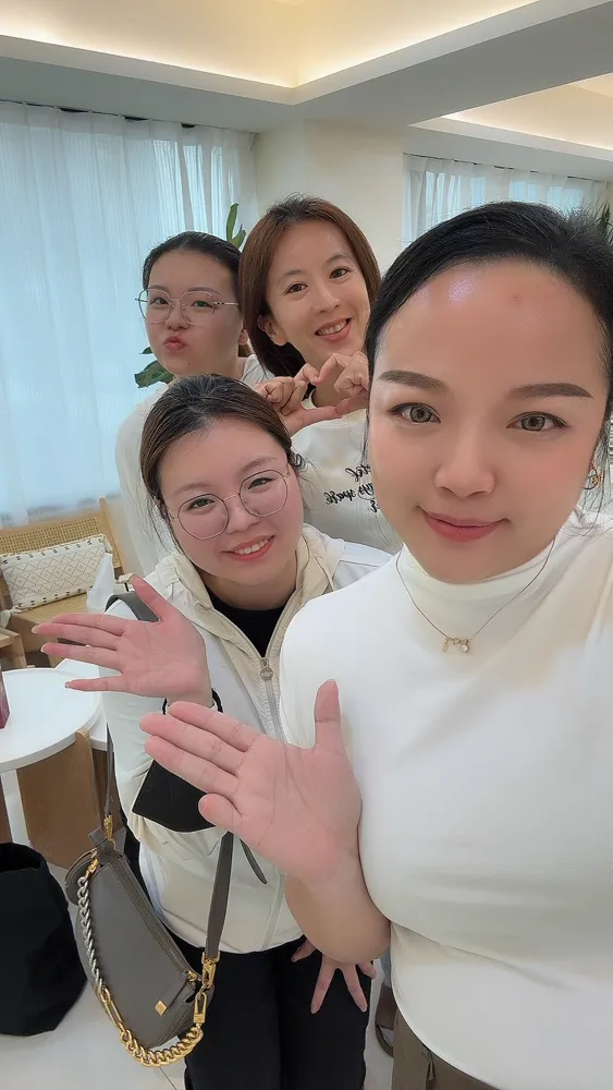 學員結業與 Lily 合照