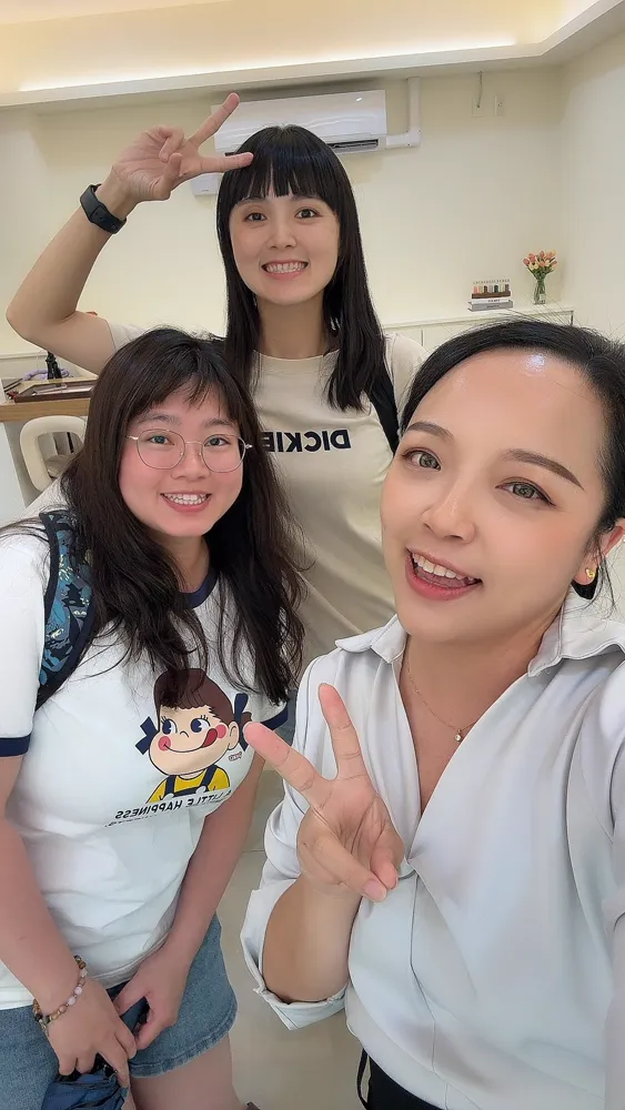 Lily 與學員合照